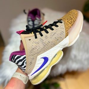 Nike LeBron 19 Low Safari Size 8.5 Mens